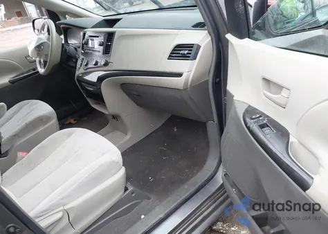 2011 Toyota Sienna Le z USA, uszkodzony, nr VIN 5TDKA3DC7BS005708